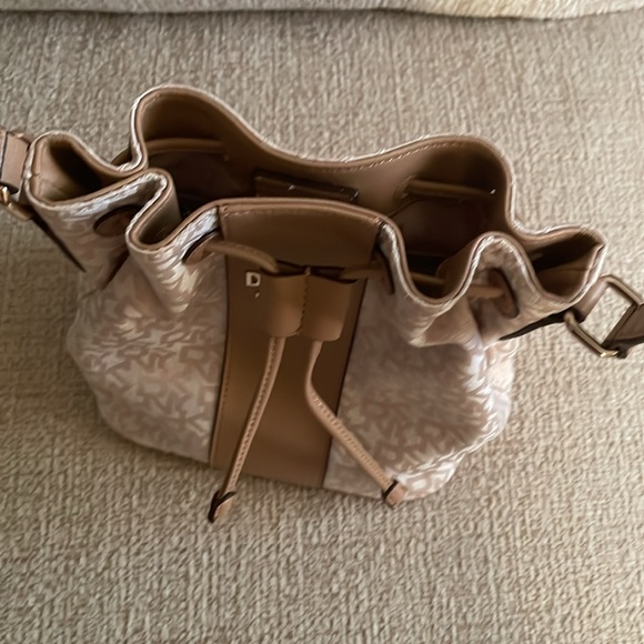 DKNY Beige Canvas and Faux Leather Logo Print Purse - Picture 11 of 12